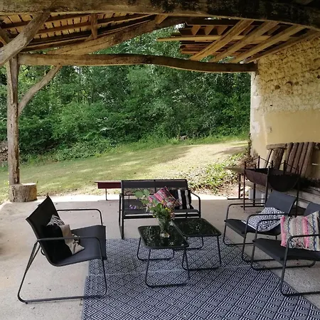 Near Bergerac Vineyards, Cleaning Included 펜션