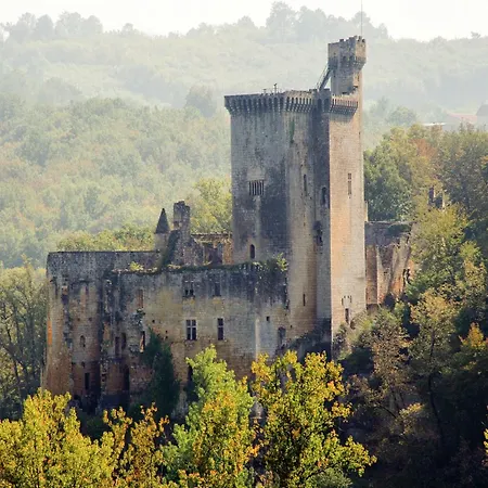 펜션 Near Bergerac Vineyards, Cleaning Included *